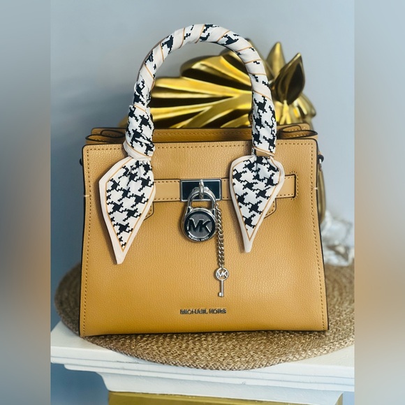 Michael Kors Handbags - NWOT Michael Kors Camel Satchel